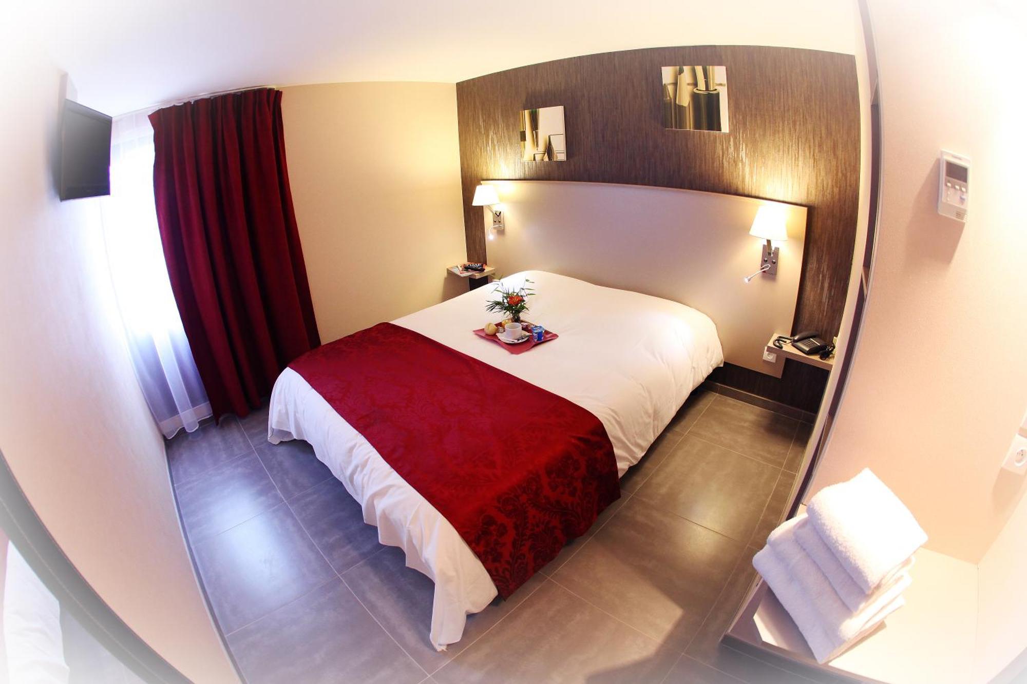 Hotel Le Coudon La Farlede Bagian luar foto