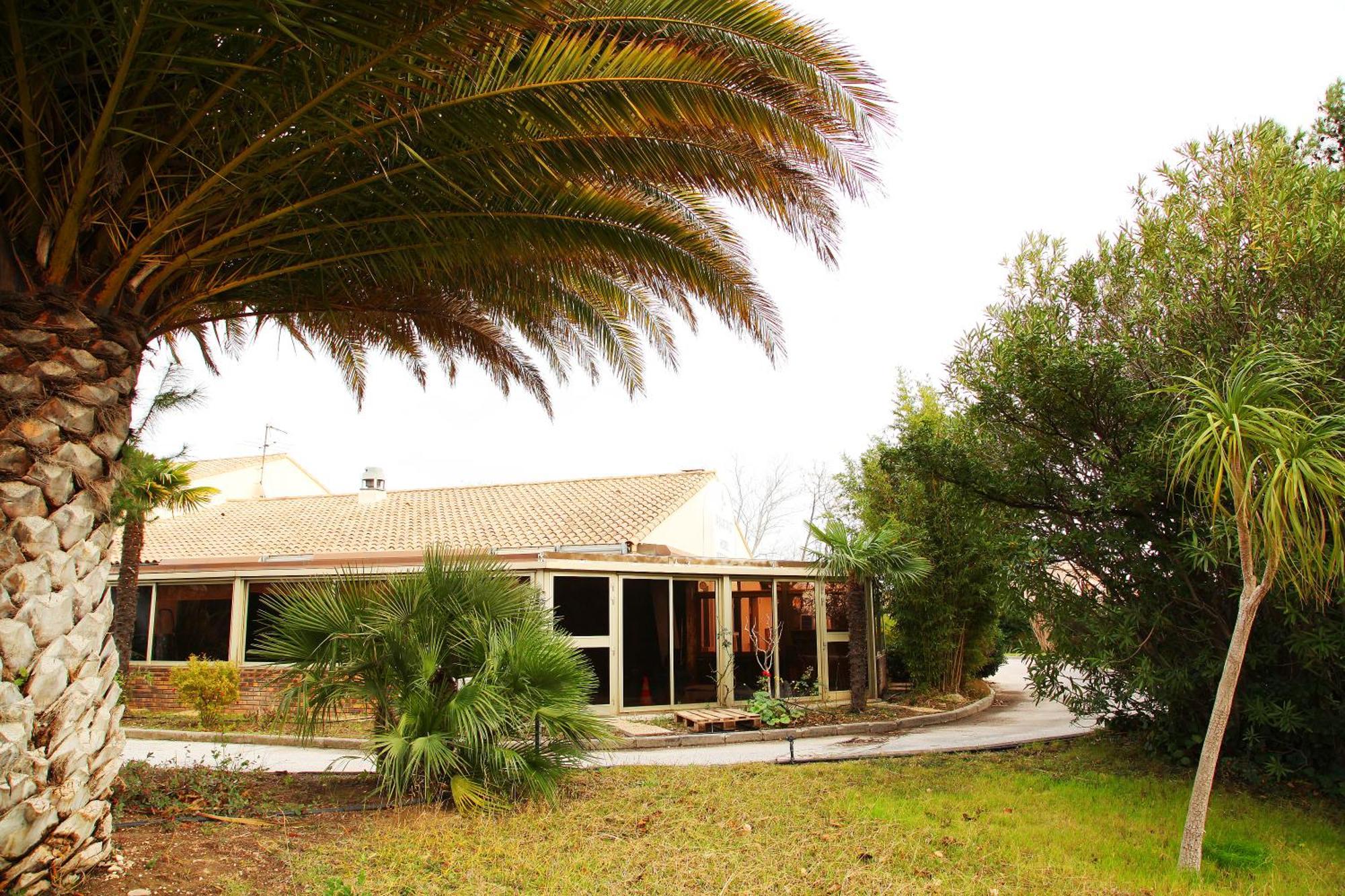 Hotel Le Coudon La Farlede Bagian luar foto