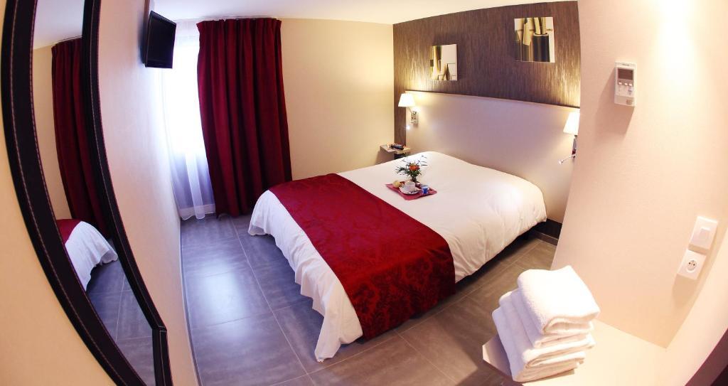 Hotel Le Coudon La Farlede Ruang foto