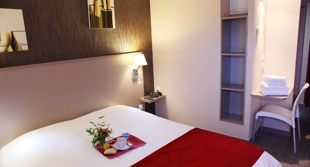 Hotel Le Coudon La Farlede Ruang foto