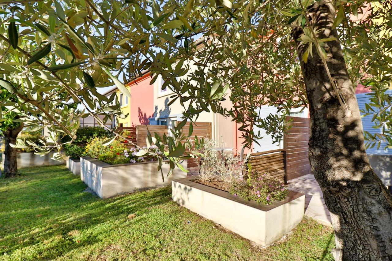 Hotel Le Coudon La Farlede Bagian luar foto